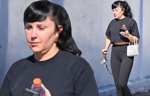 娱乐圈吃瓜解说一口气看完,一网打尽明星八卦,速览娱乐圈风云变幻